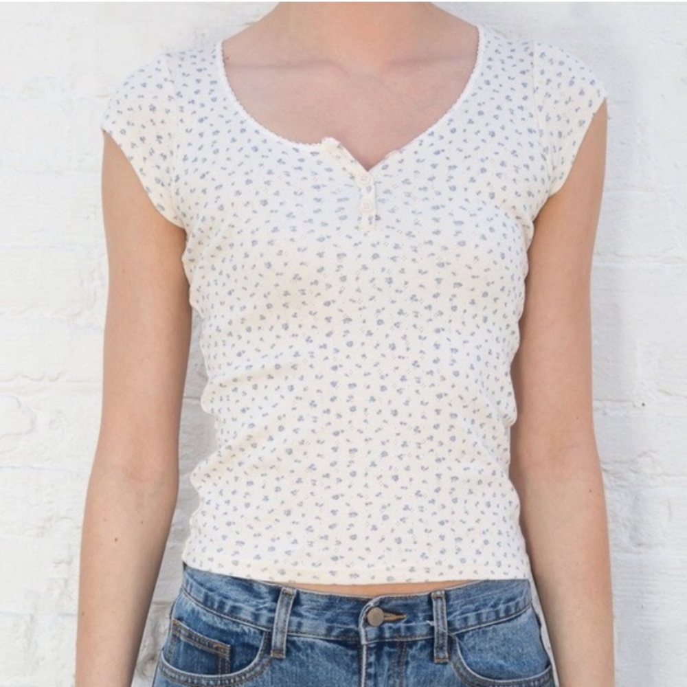 brandy melville zelly floral three button top